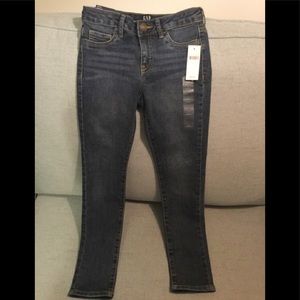 Size 7 Super Skinny Mid Rise Gap Jeans